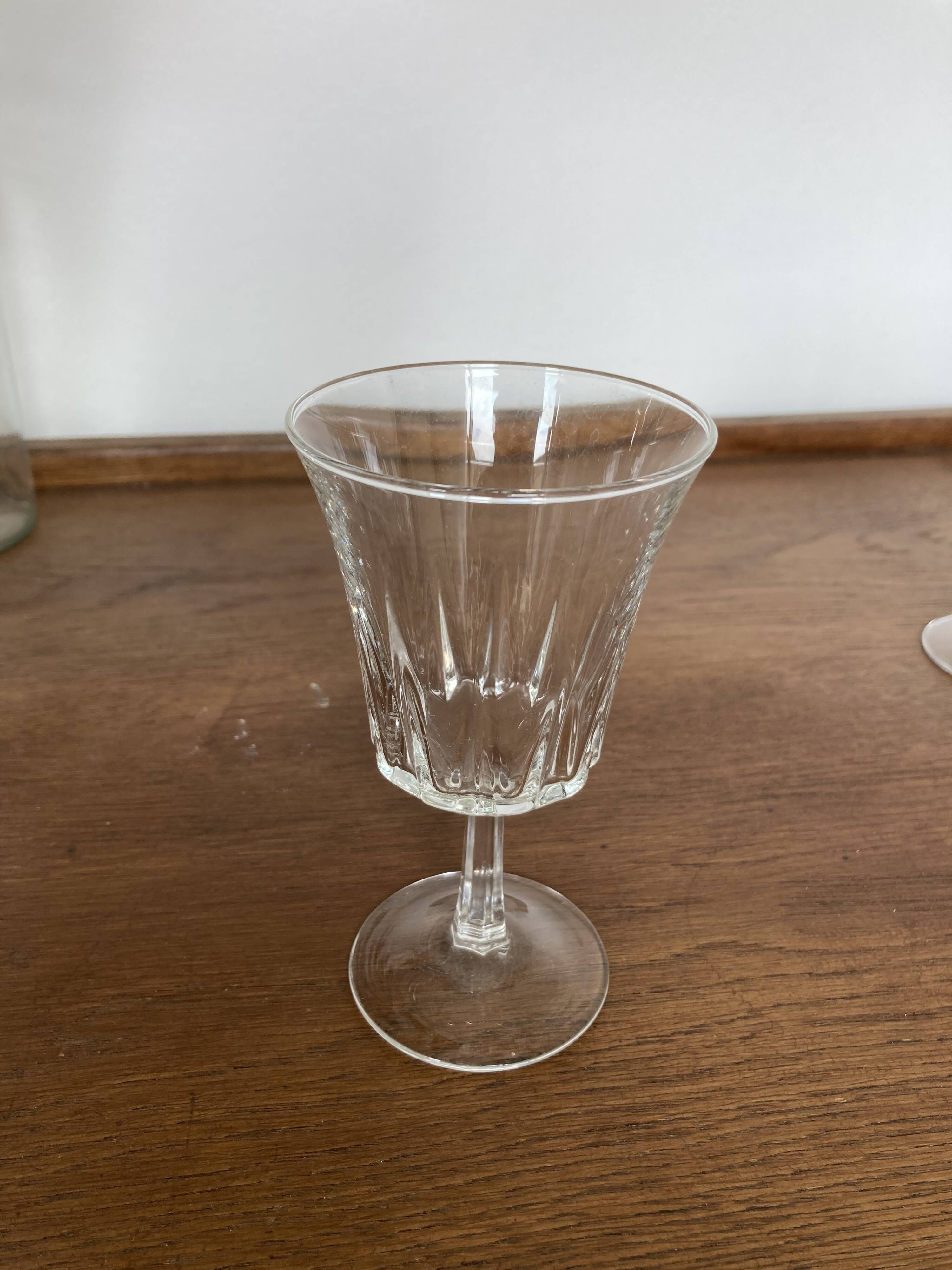 Set of 8 mismatched Arques crystal glasses