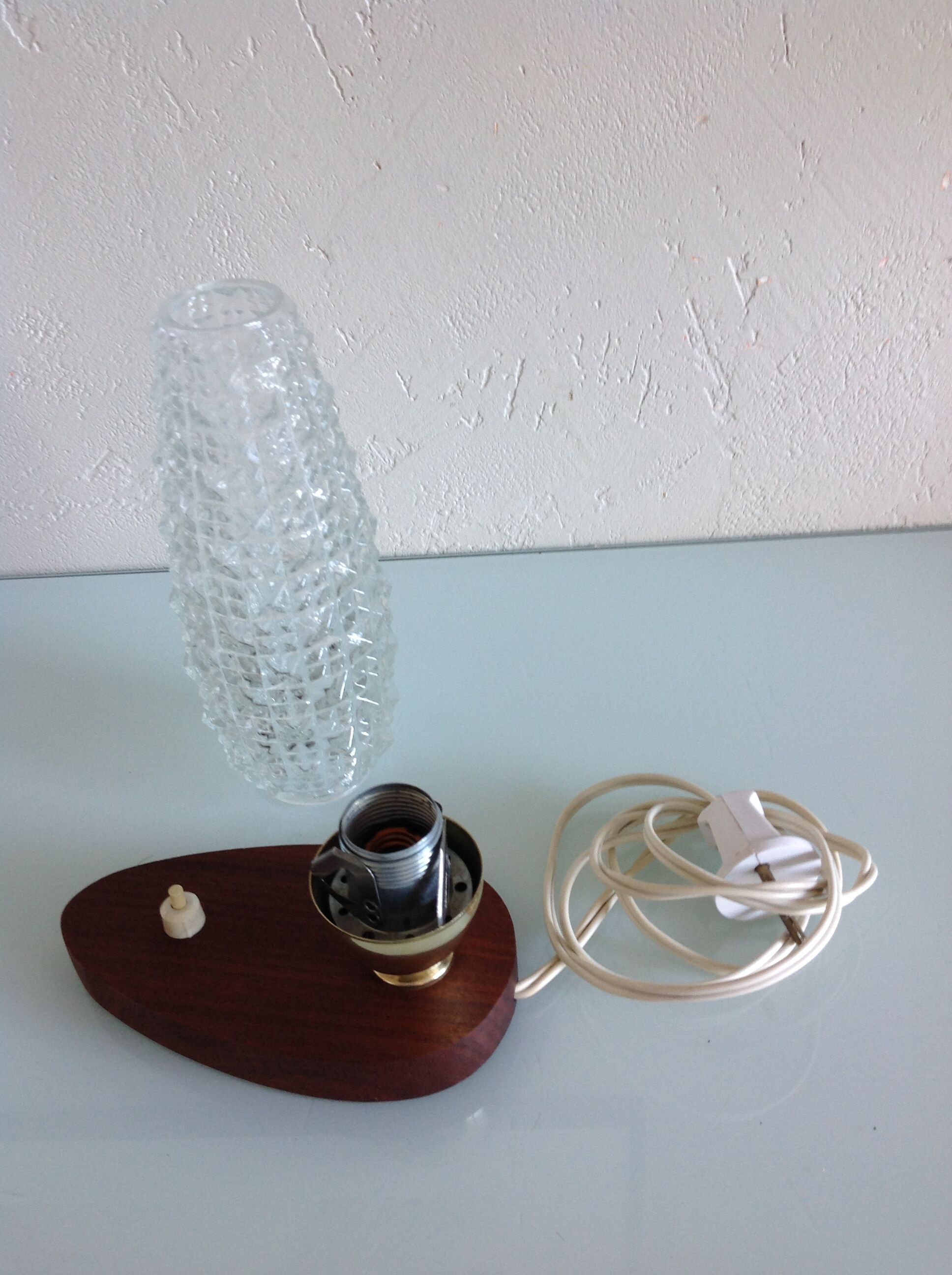 Structured tulip glass bedside lamp / vintage 60s-70s