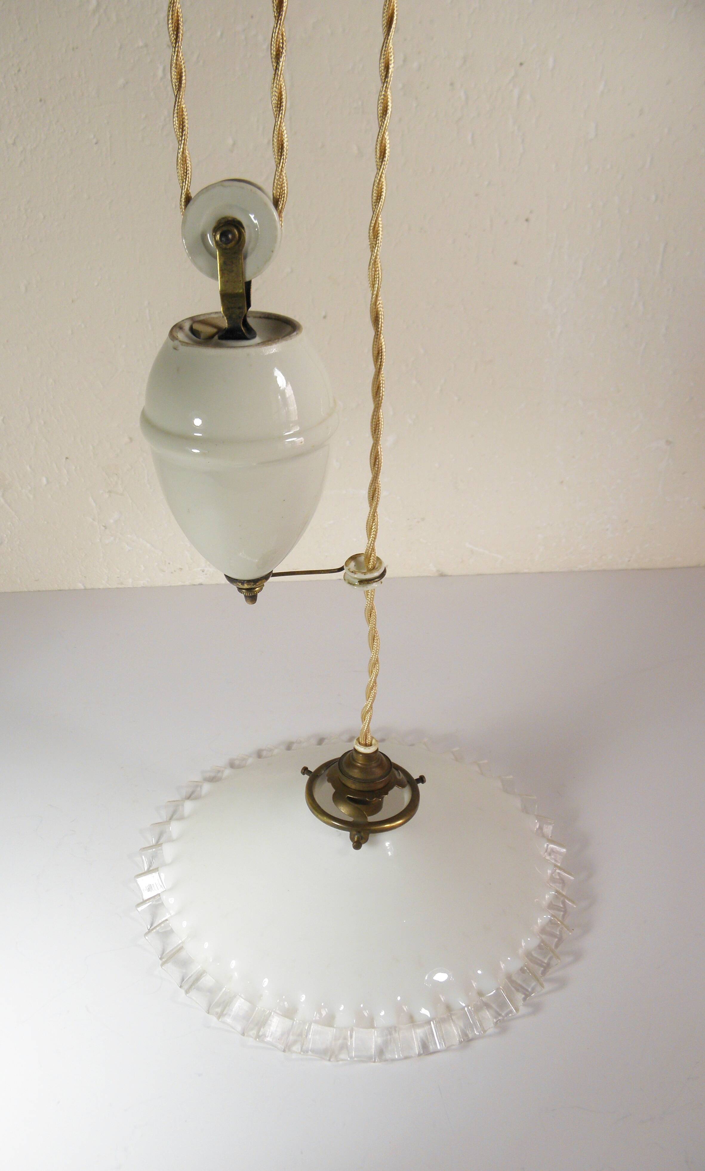 "RISE AND LOWER" SUSPENSION in OPALINE