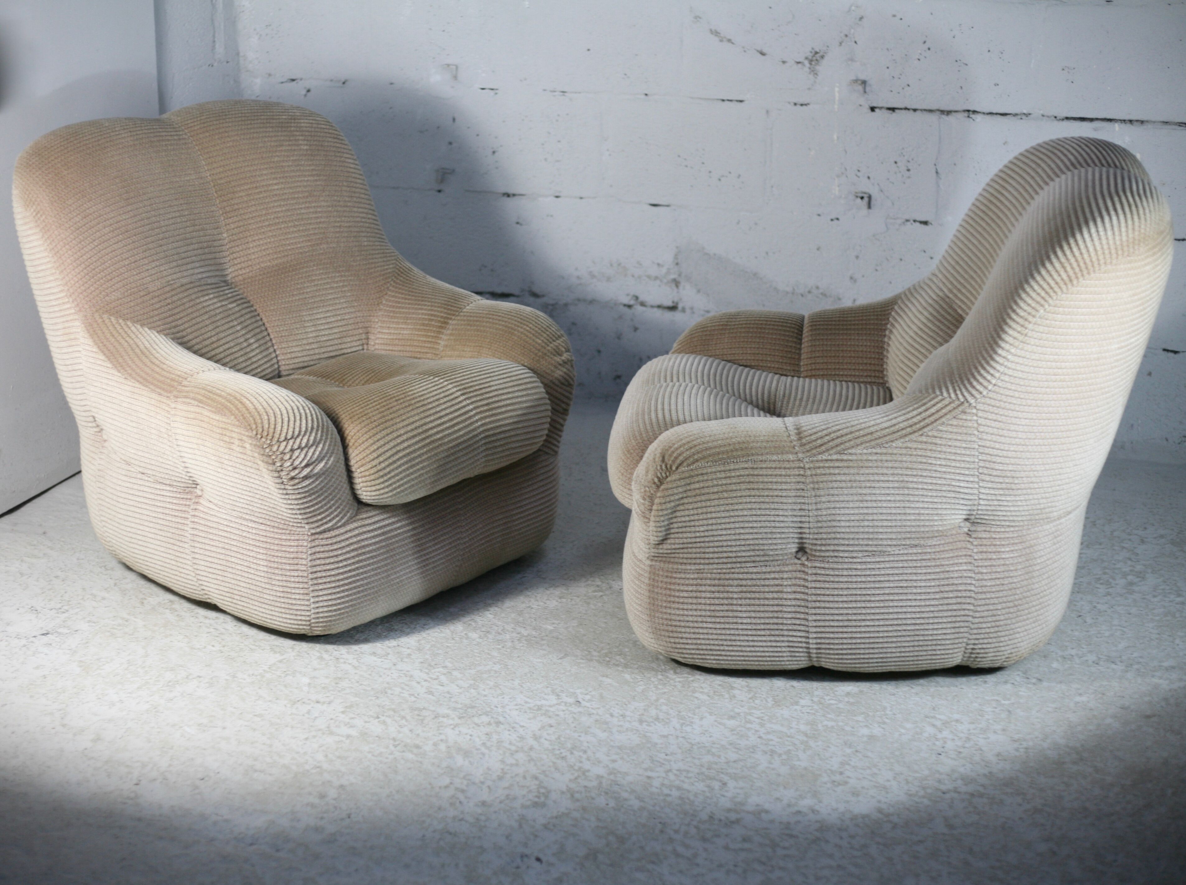 Pair of armchairs "space age". Beige corduroy velvet. France, circa 1970