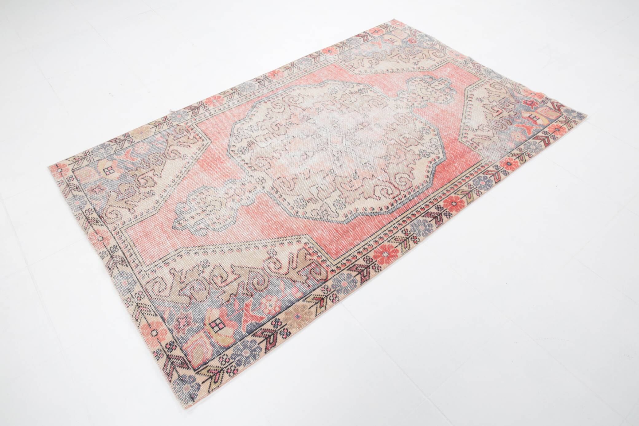 4x7 Pale Red & Beige Rustic Vintage Rug, 129x217Cm