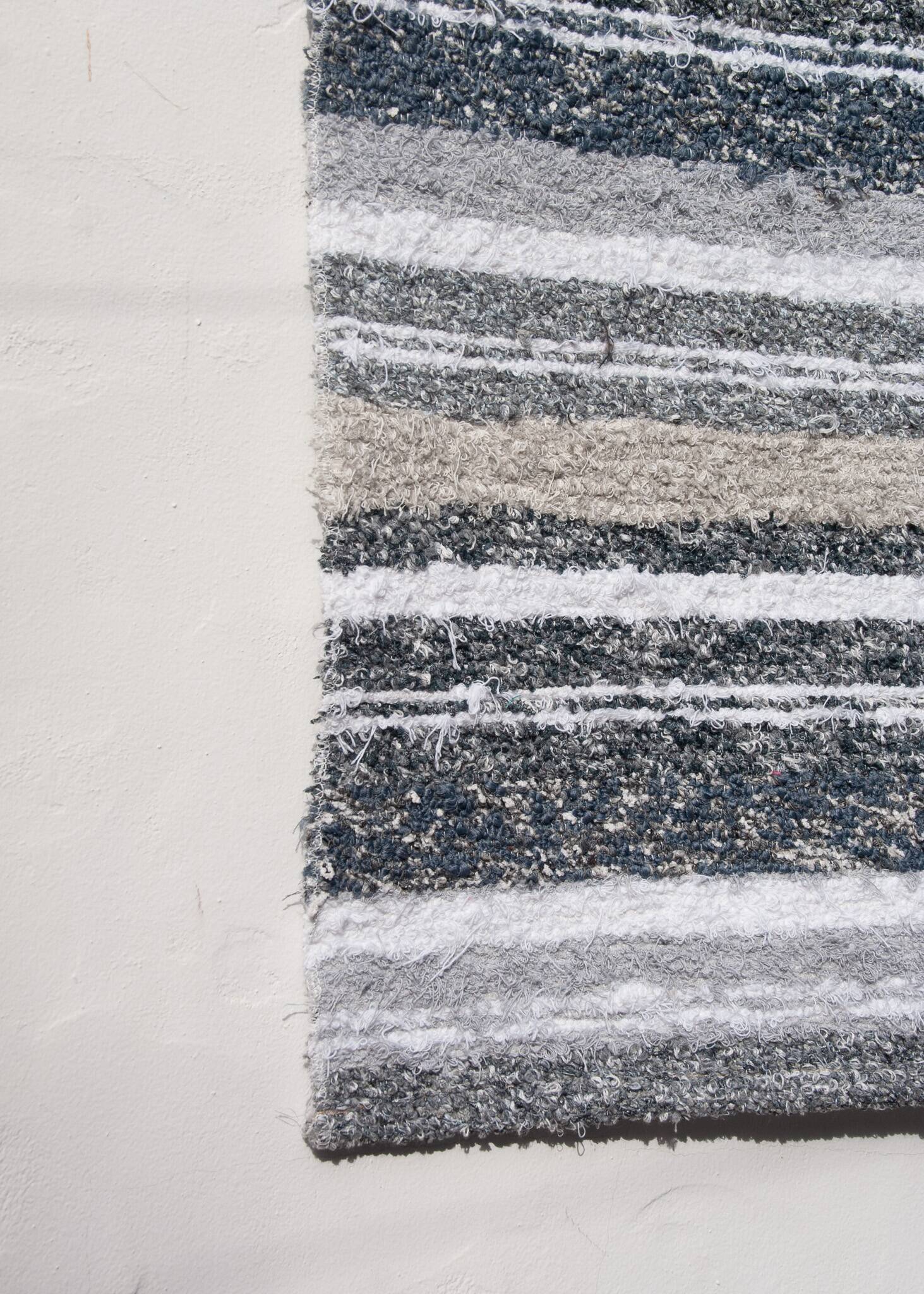 Handwoven recycled cotton rug - Grey and white