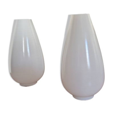 Paire de tulipes de lampe en verre opalin filé, années 60-70