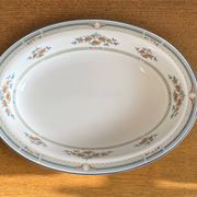 Wedgwood English porcelain serving dish / vegetable dish, Hampshire decor