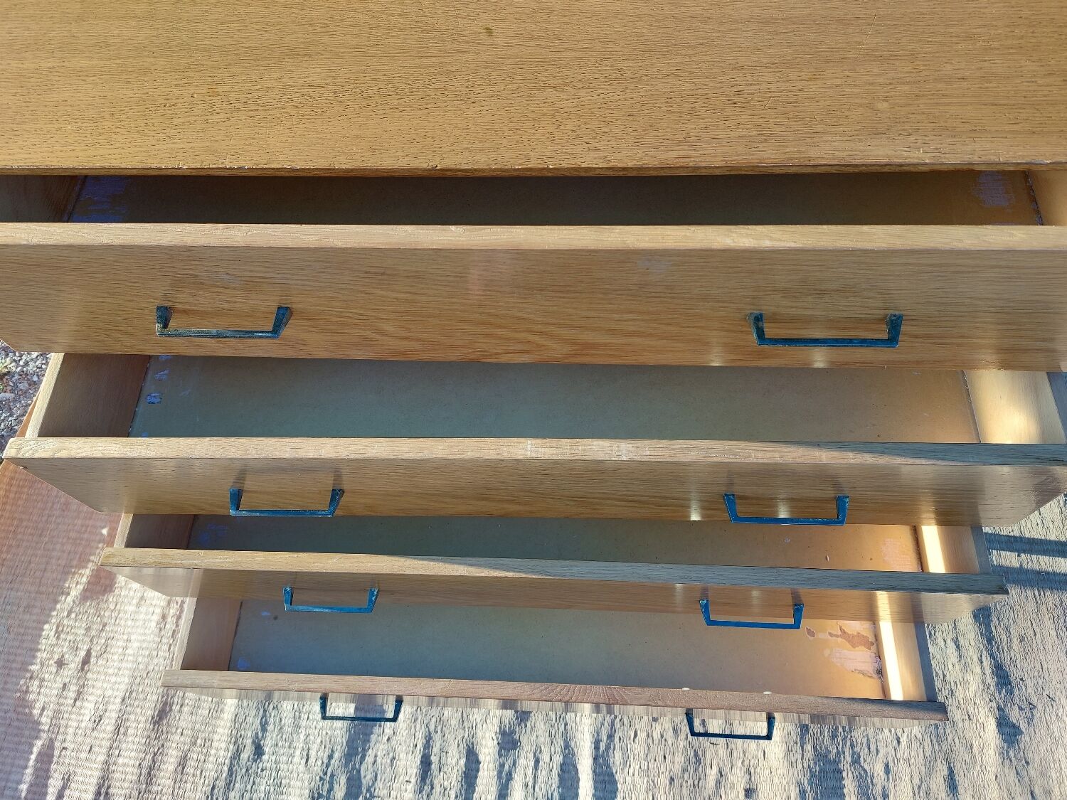 Solid wood chest of drawers