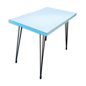 Table en formica pied