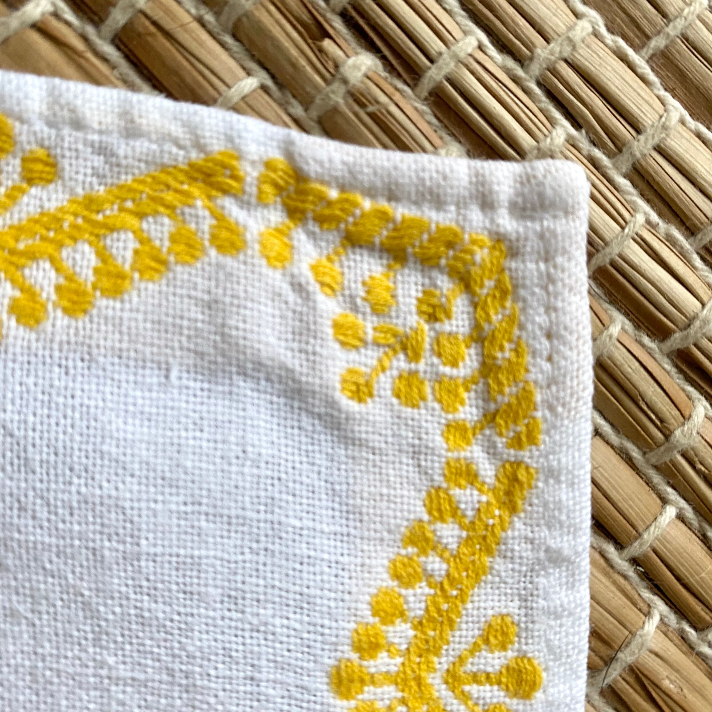 Vintage rectangular tablecloth 145 X 190 and assorted towels