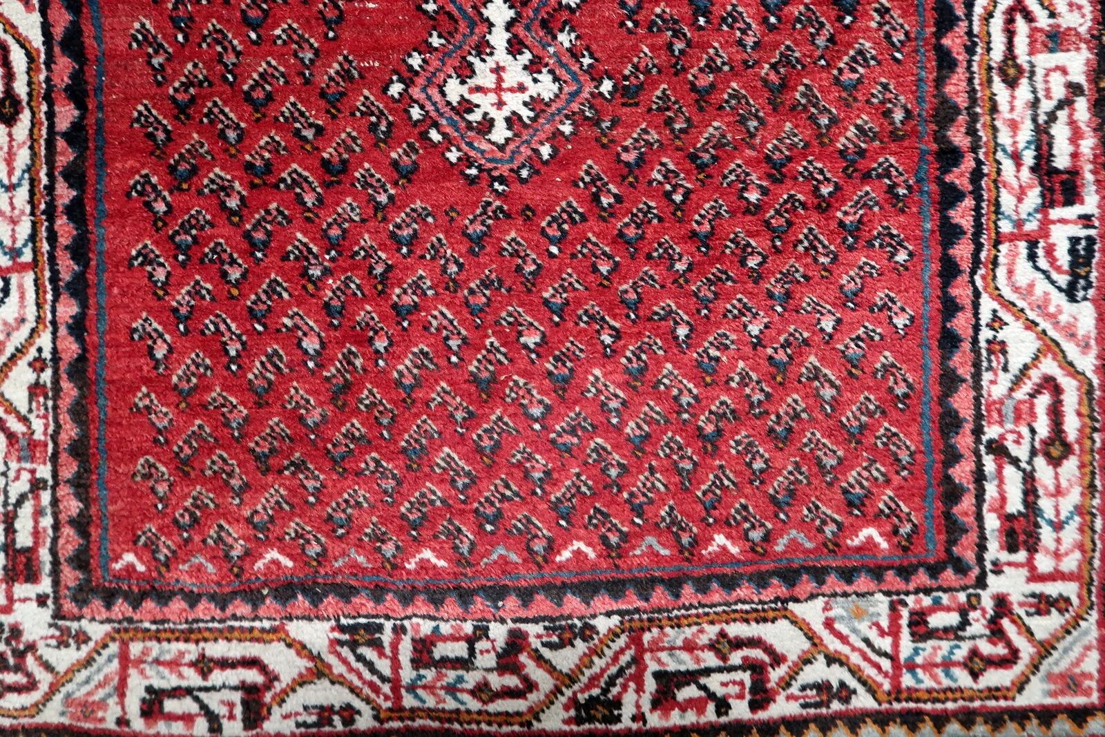 1950s Handmade Indian wool medallion rug, red, 102 × 159 cm - 1C1296