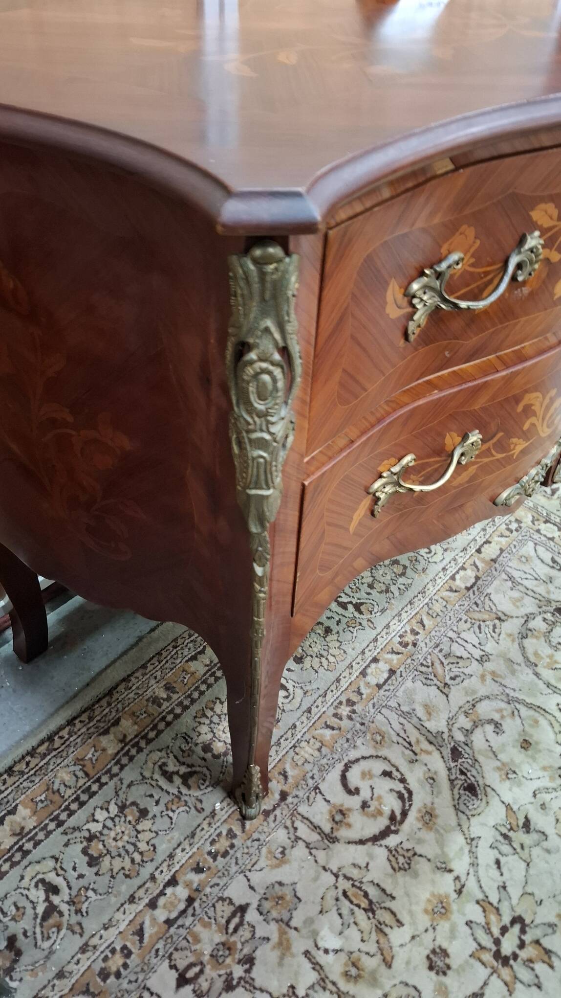 Marquetry chest of drawers