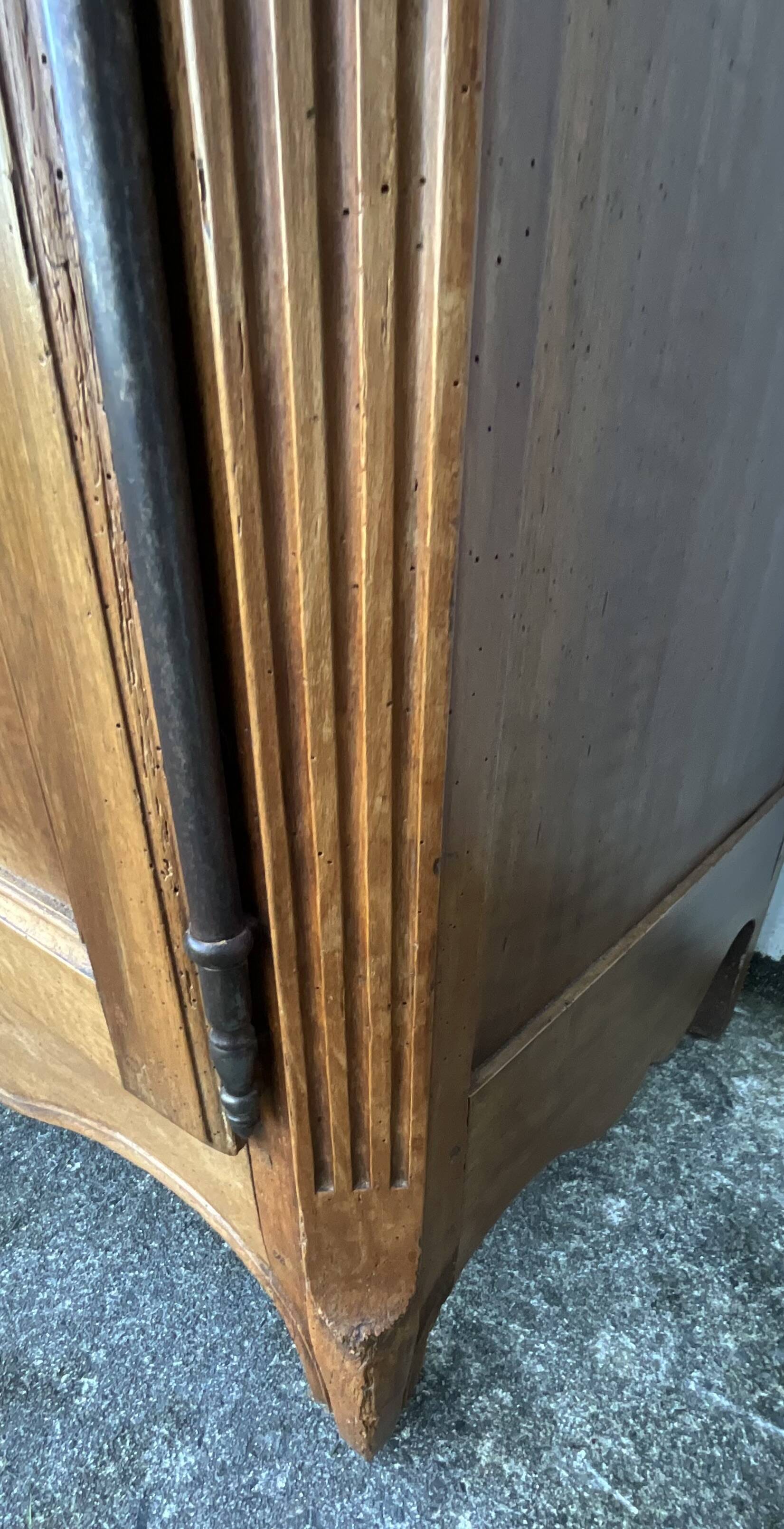 Armoire Louis XV En Noyer Massif, Fin XIXᵉ Siècle