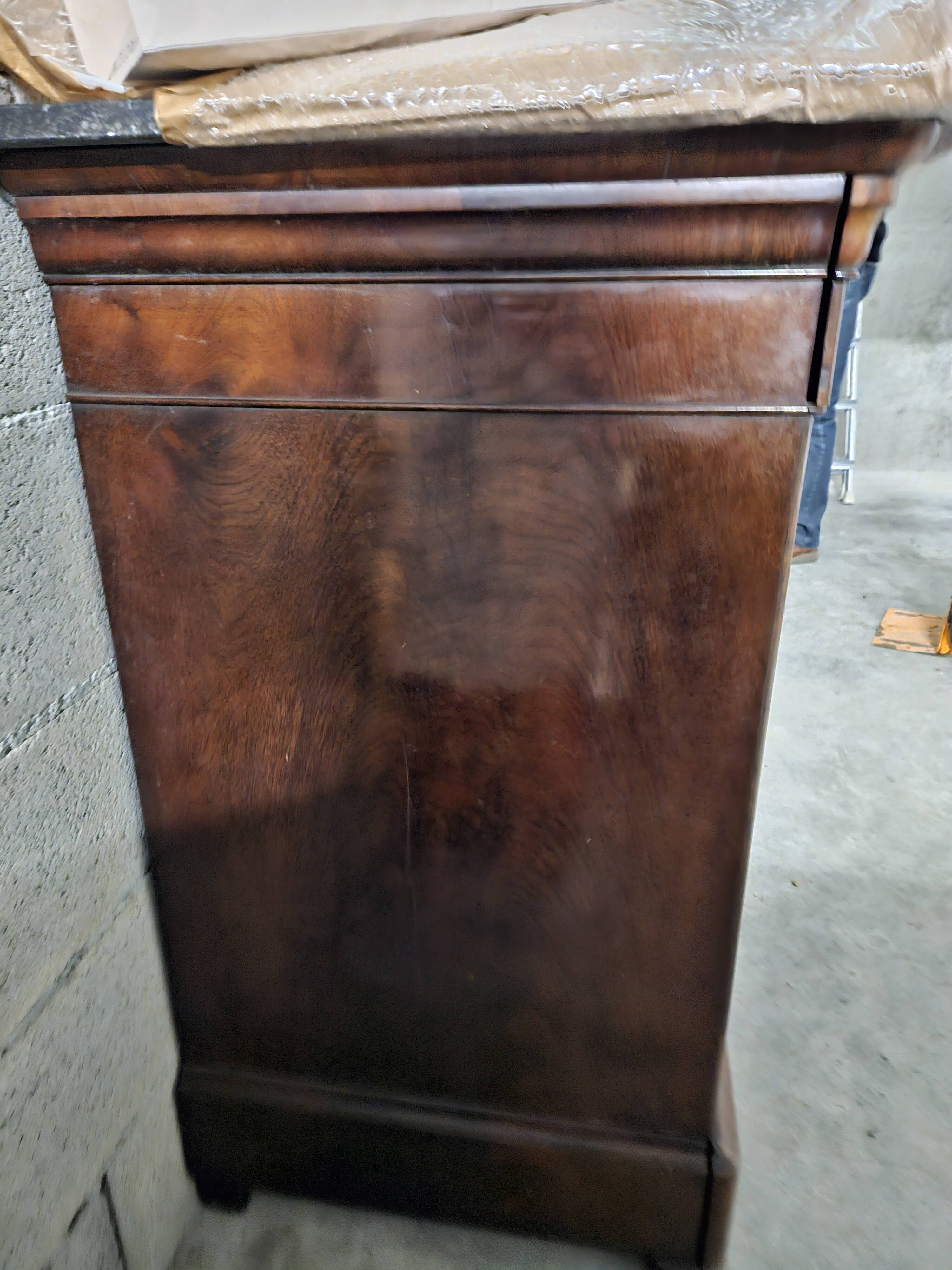 Chest of drawers