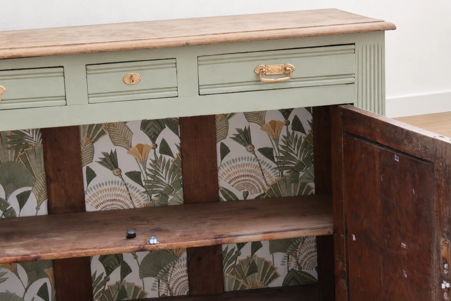 Antique art deco buffet in solid oak – pure lizard green & paint and natural wood – 121 cm