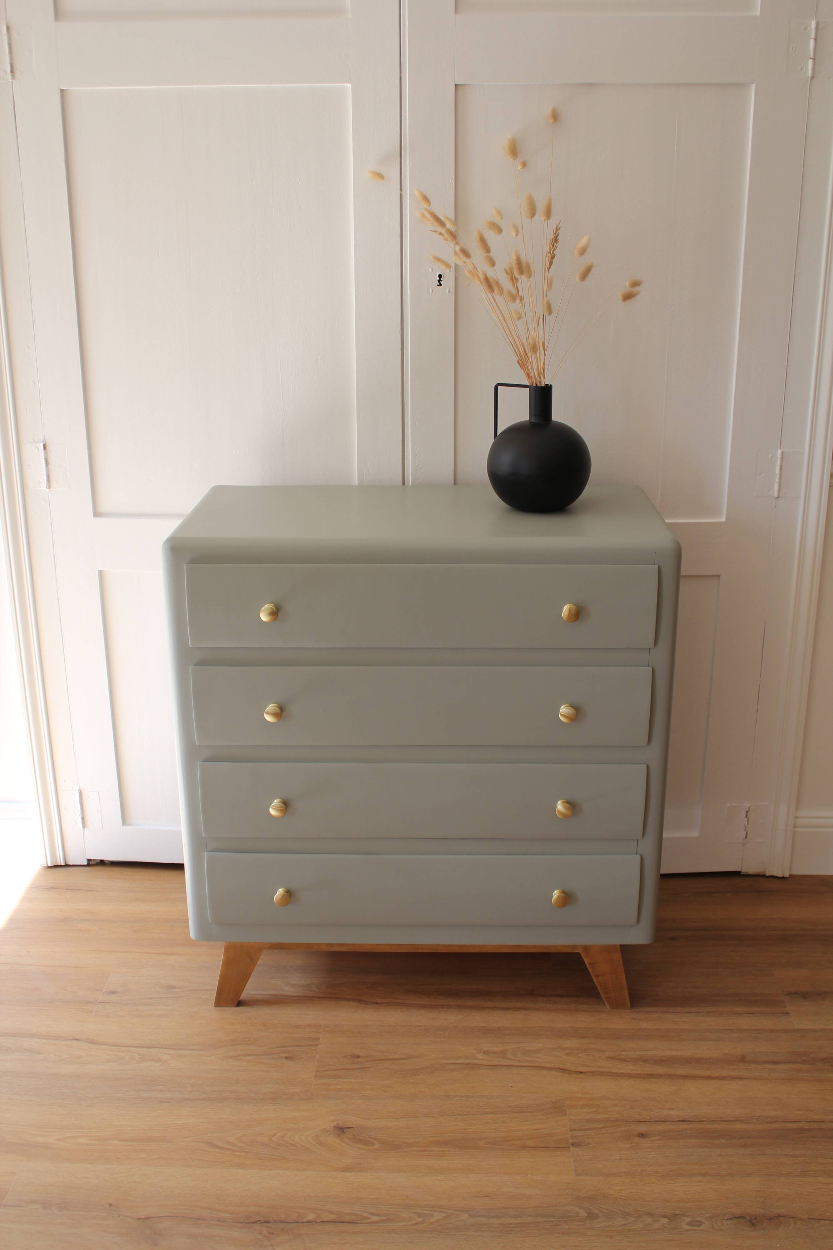 Vintage chest of drawers