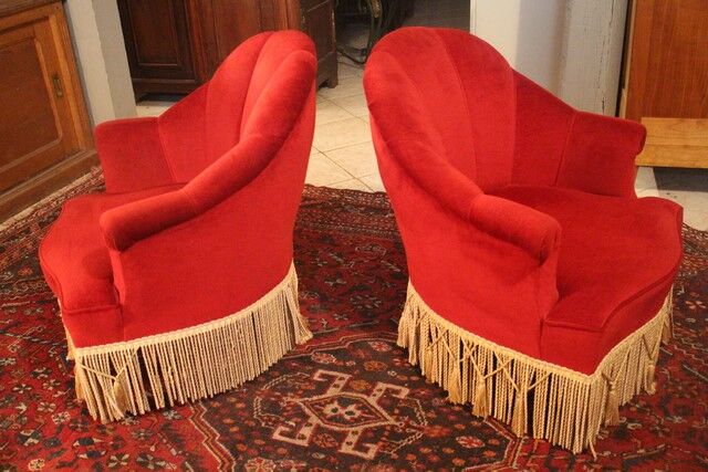 Paire de fauteuils crapaud en velours rouge de style Napoléon III