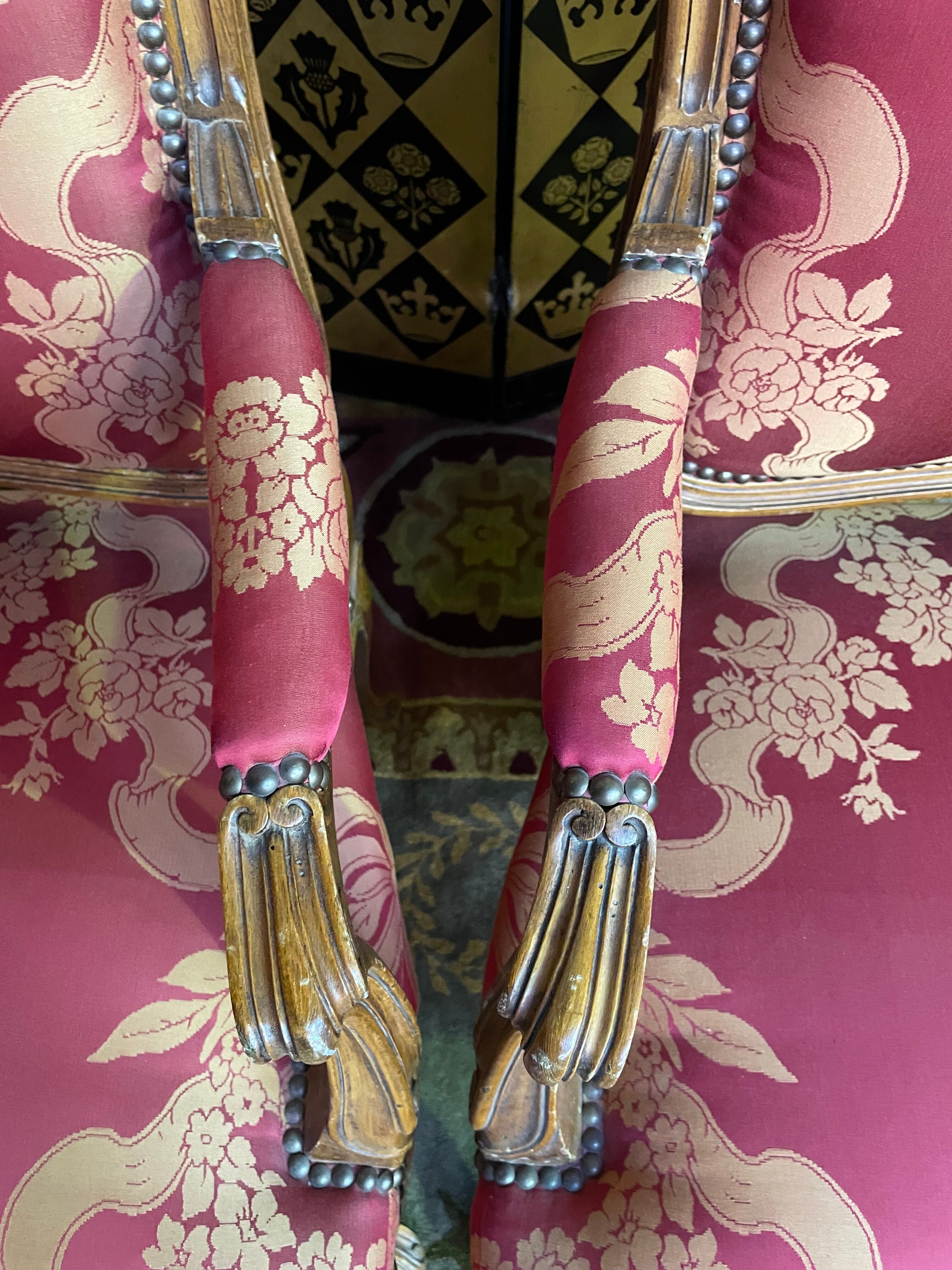 Paire de fauteuils cabriolets de style Louis XV