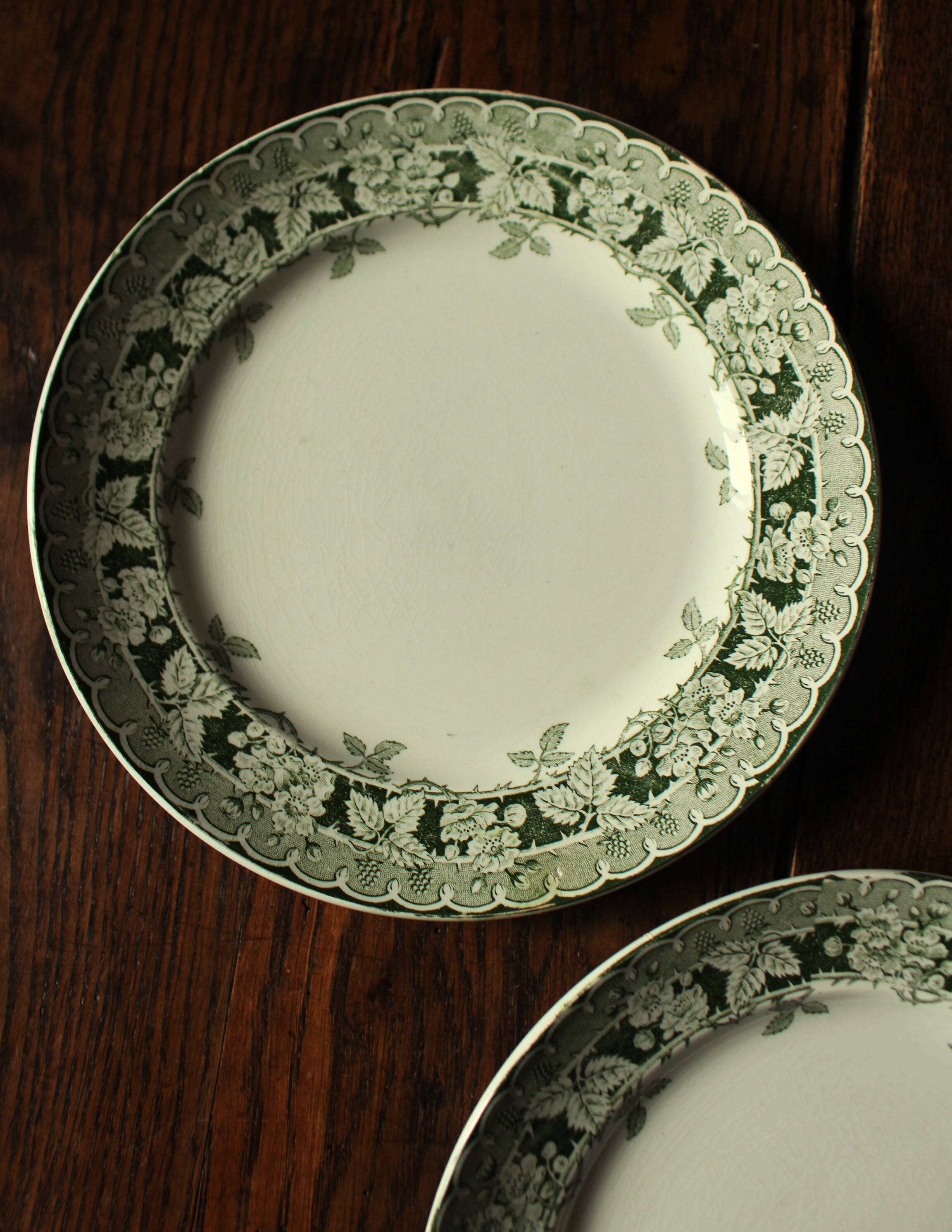 Mismatched lot 4 flat plates + small Saint Amand Terre de fer Blue Green