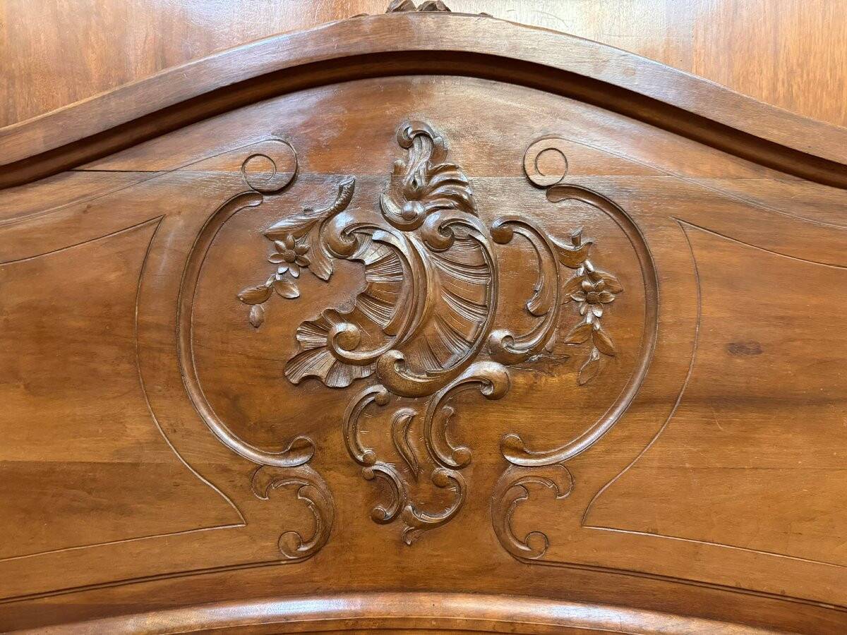 Louis XV Style Center Bed in Walnut