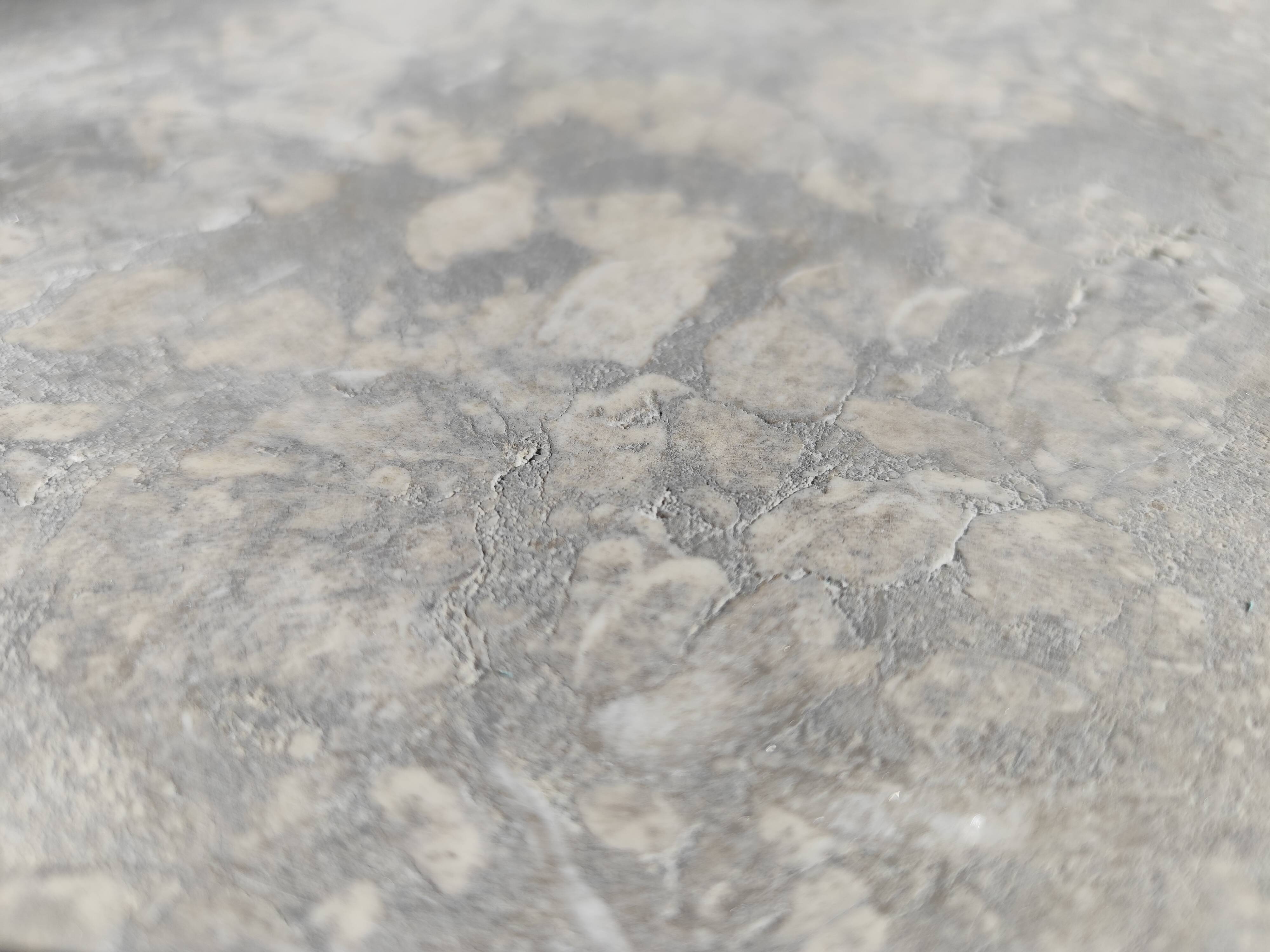 Table bistrot rectangulaire piètement x en fonte et plateau en marbre vintage