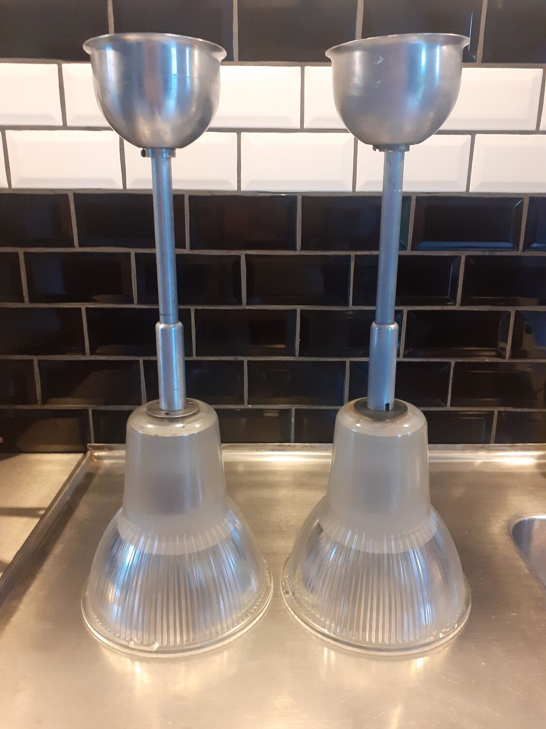 Paire de suspensions en verre Holophane 1950