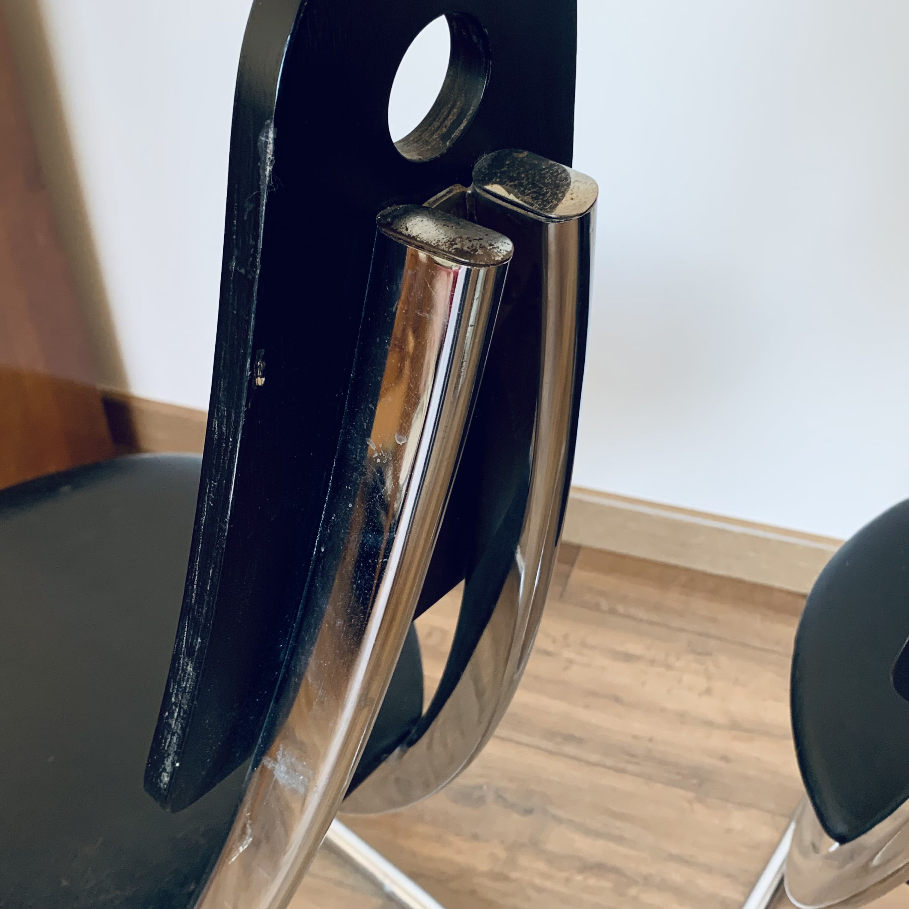 2 chaises en porte à faux