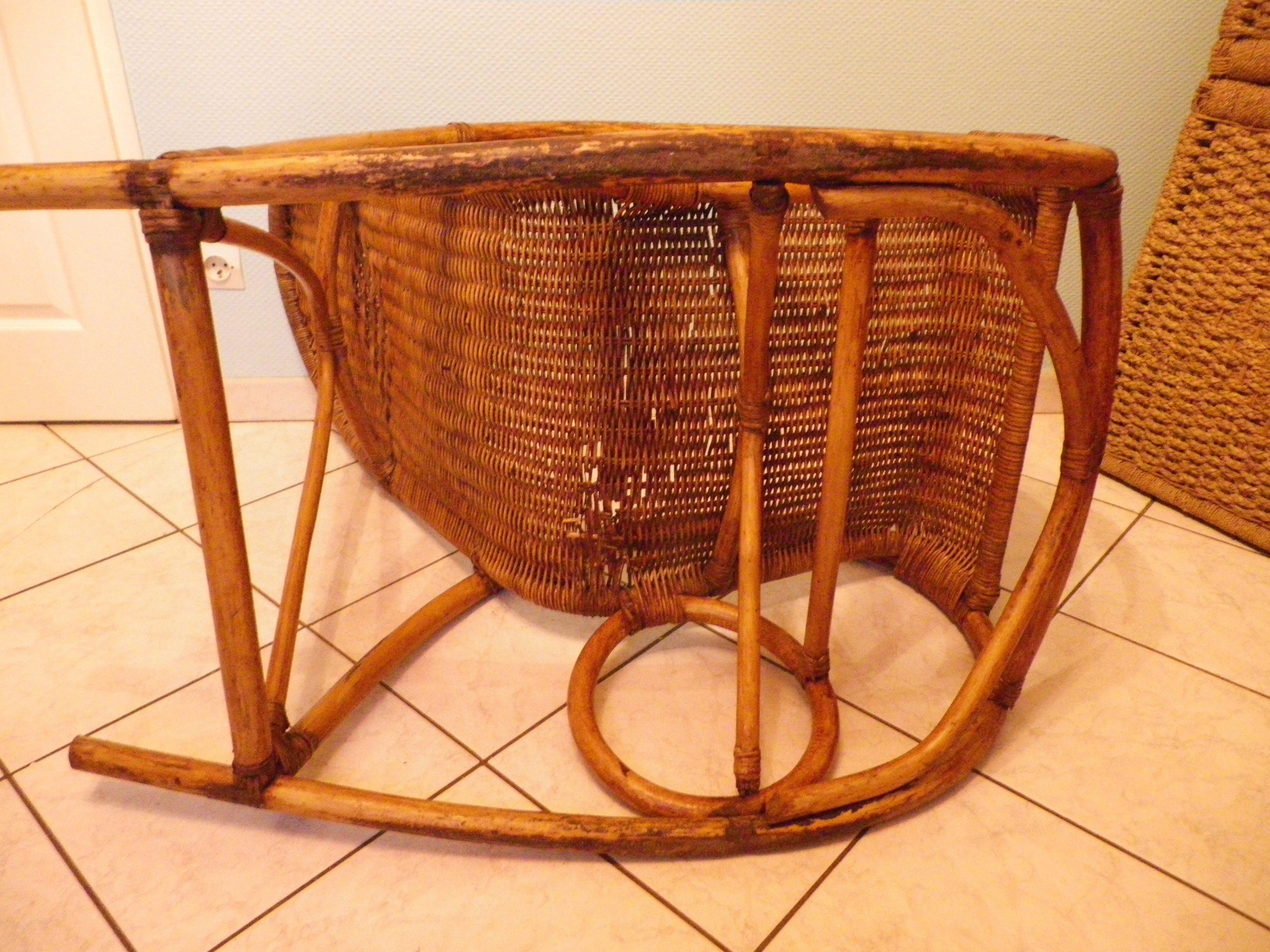 Rocking chair from the 70s in rattan and wicker