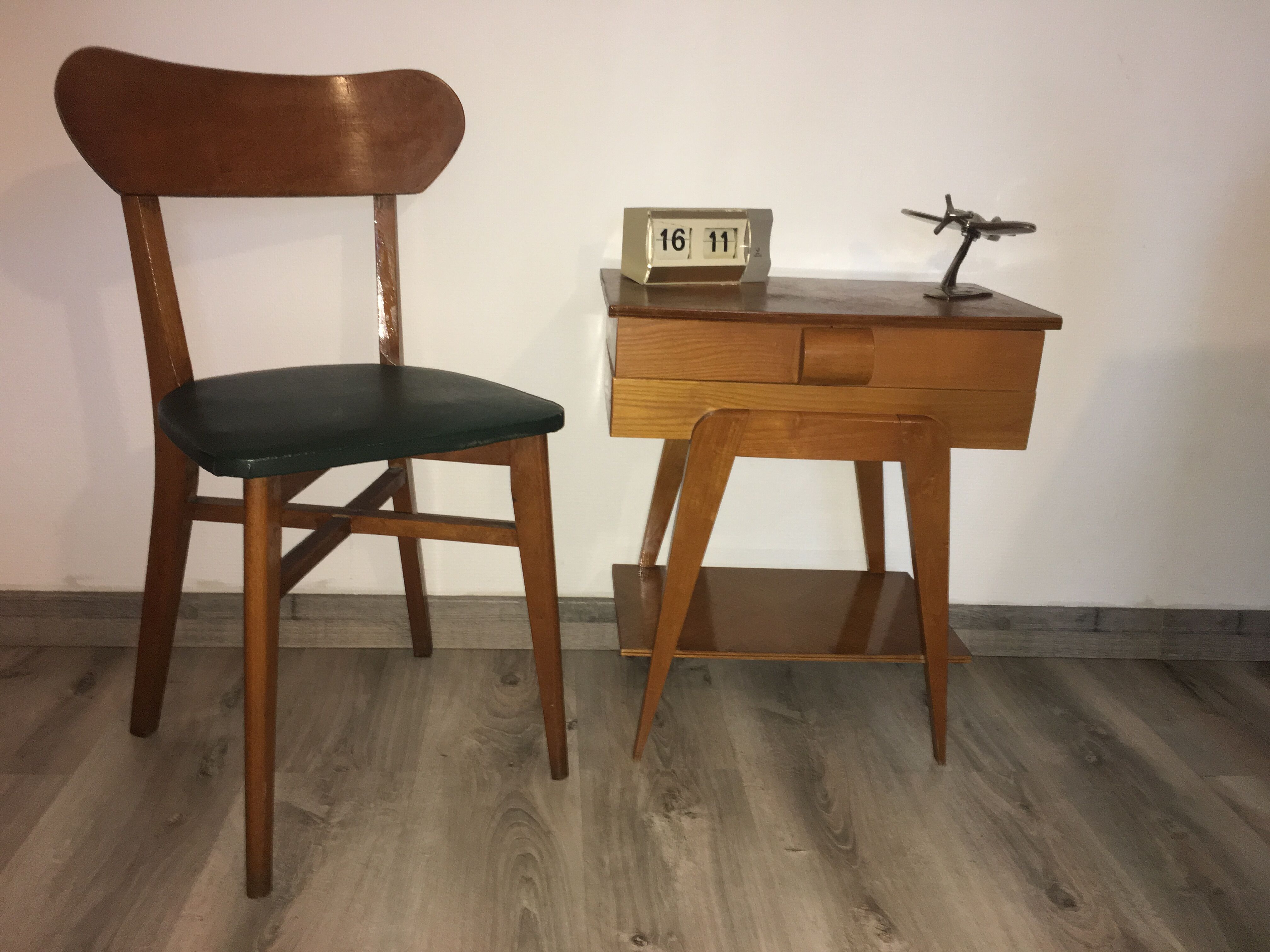 Chevet vintage scandinave travailleuse pieds compas