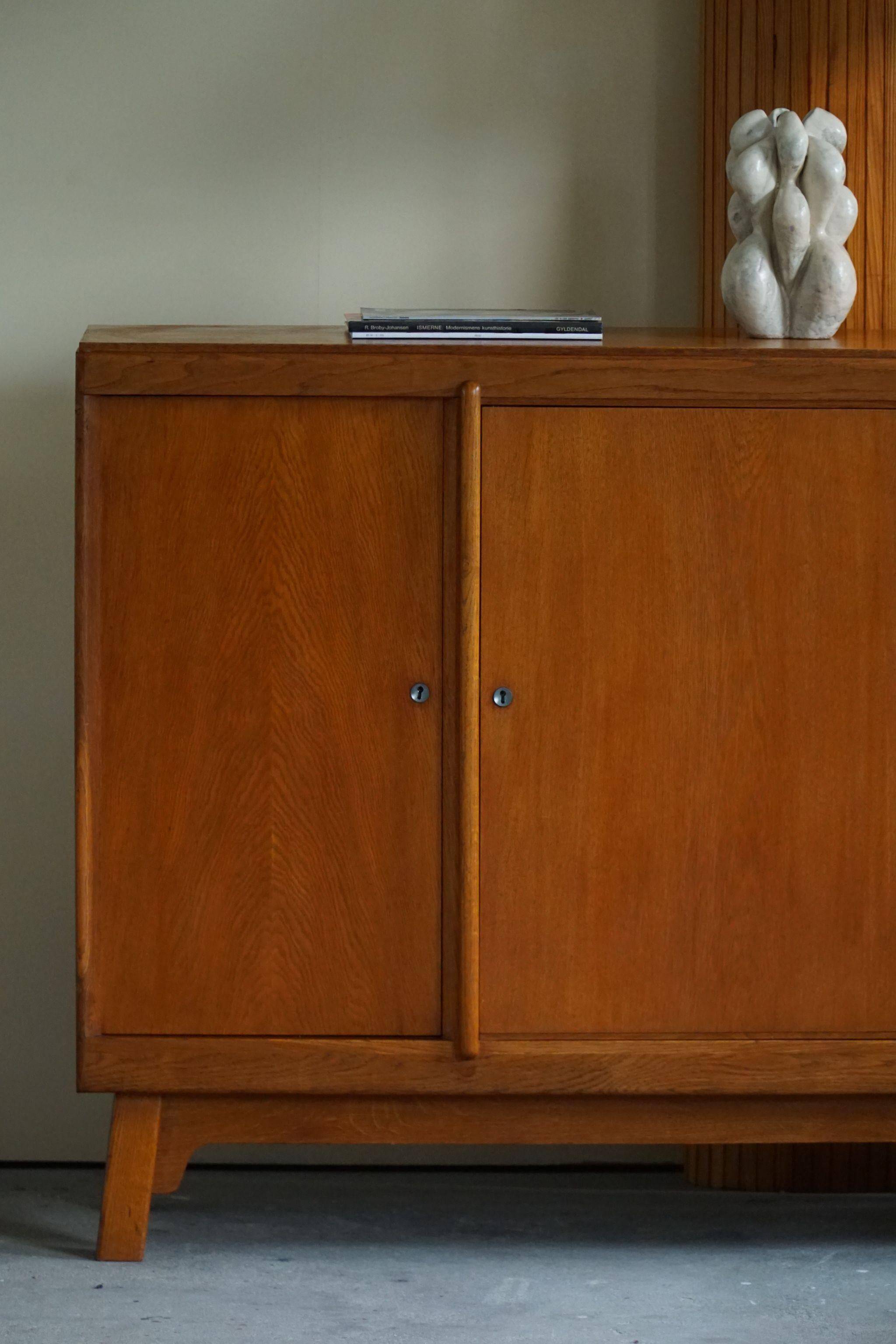 Mid-century buffet/enfilade in teak and oak, Danish cabinetmaker, 1960s