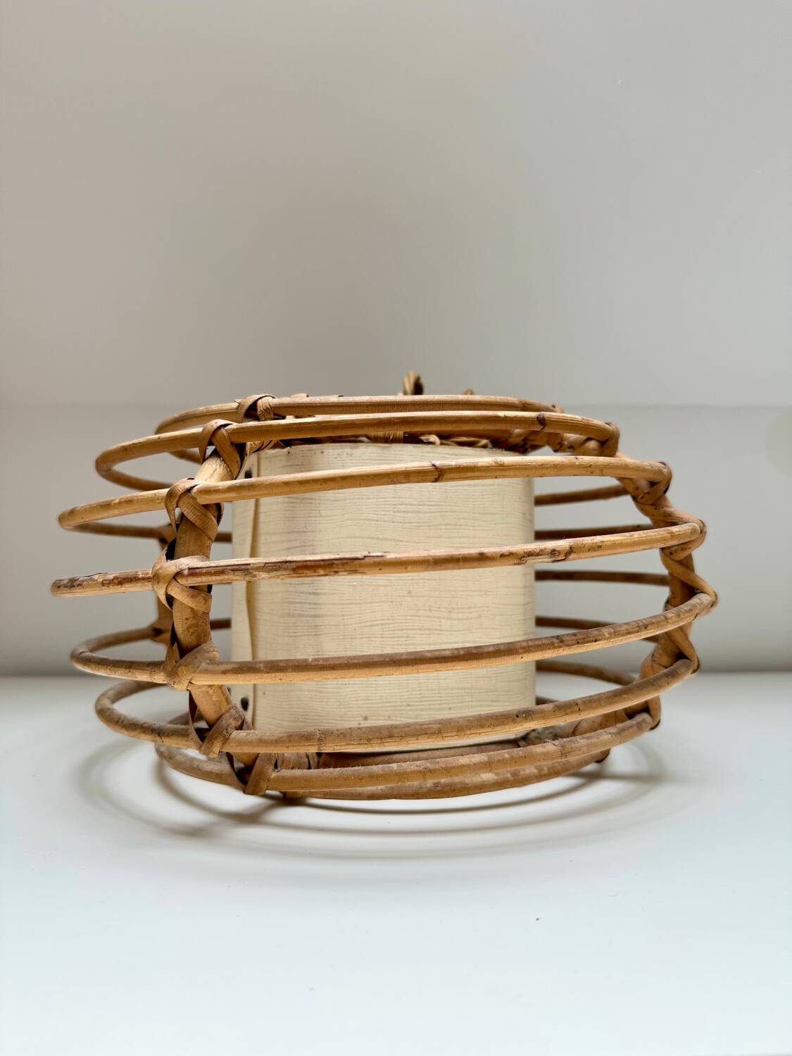 Suspension cage en rotin vintage
