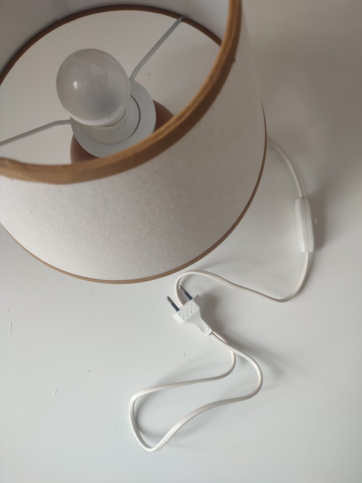 Wooden ball foot lamp