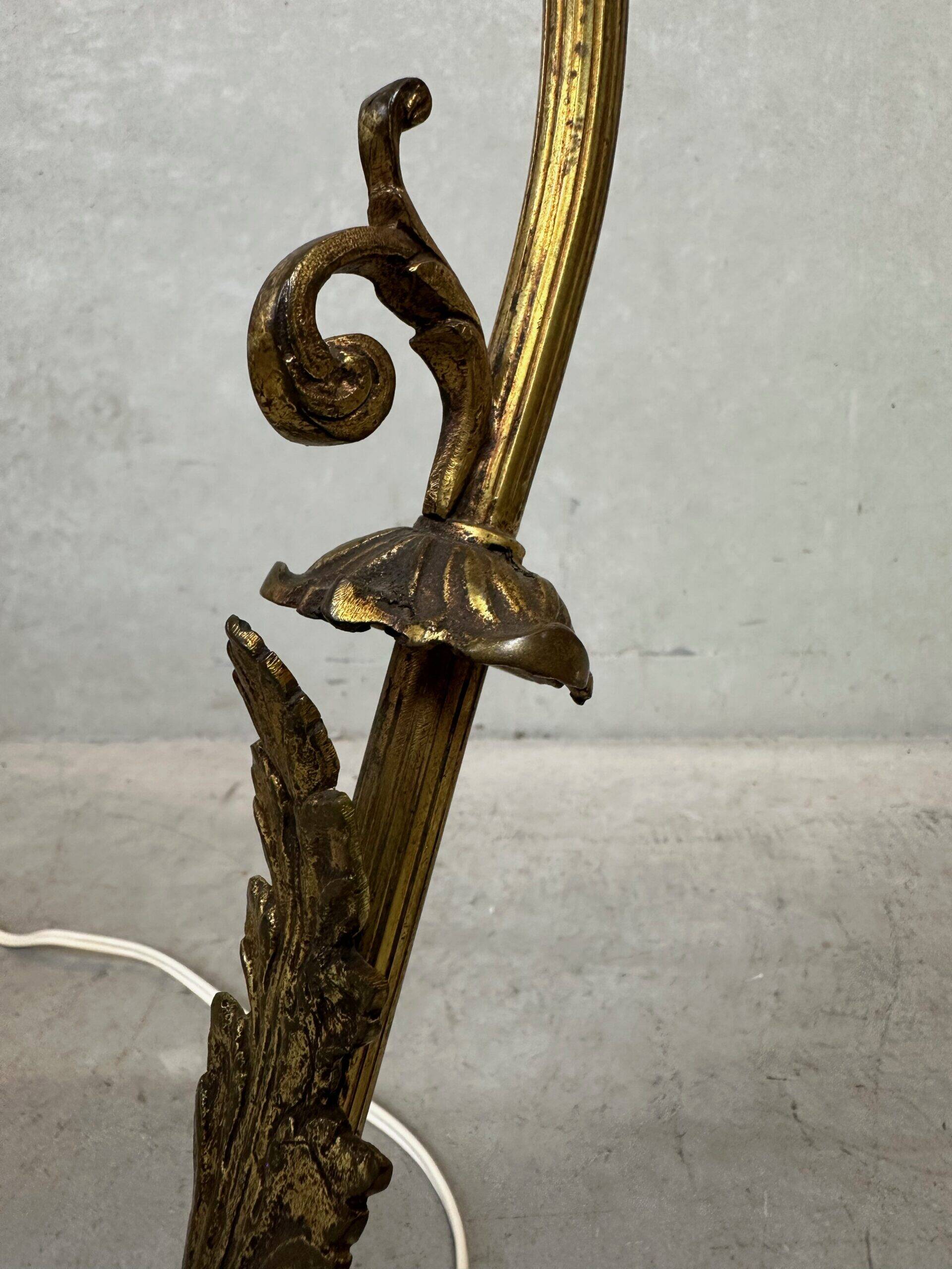 Art nouveau table lamp – flower