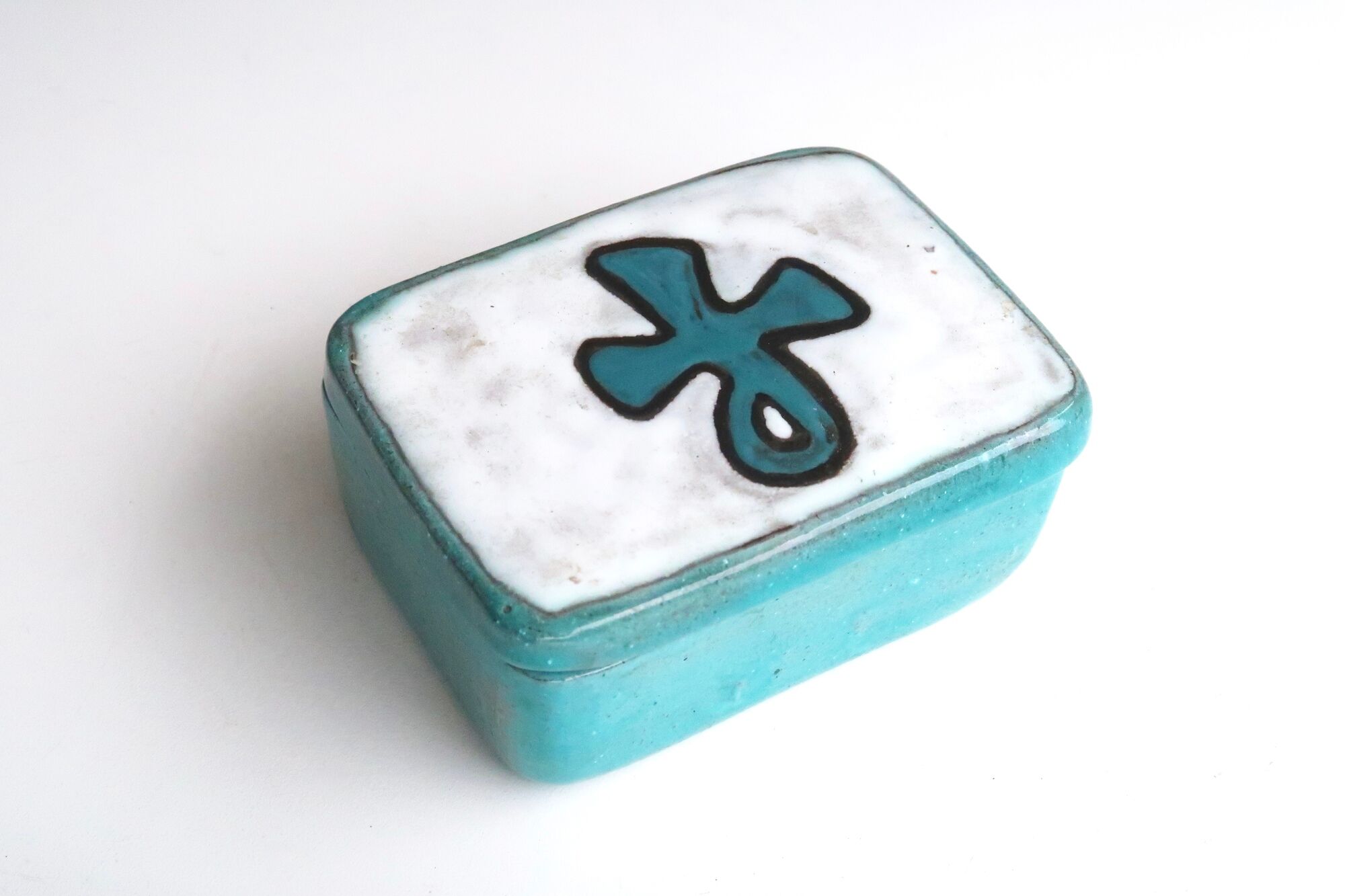 Ceramic box by Yvette Manoy, Namur, 60s
