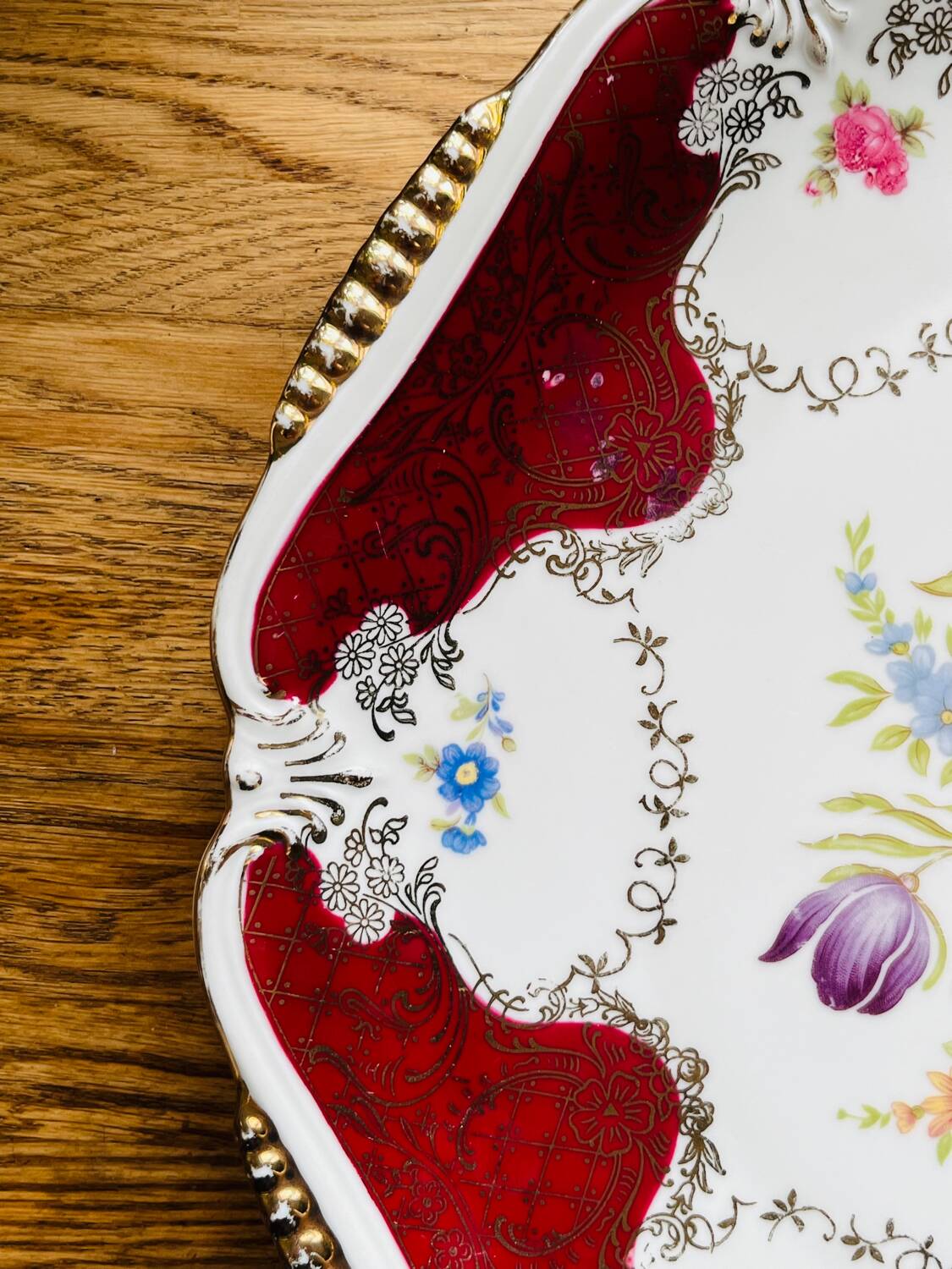 Serving dish in porcelain