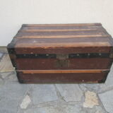 Trunk/old wooden chest