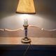 Petite lampe de chevet années 40 - pied en verre taillé et laiton