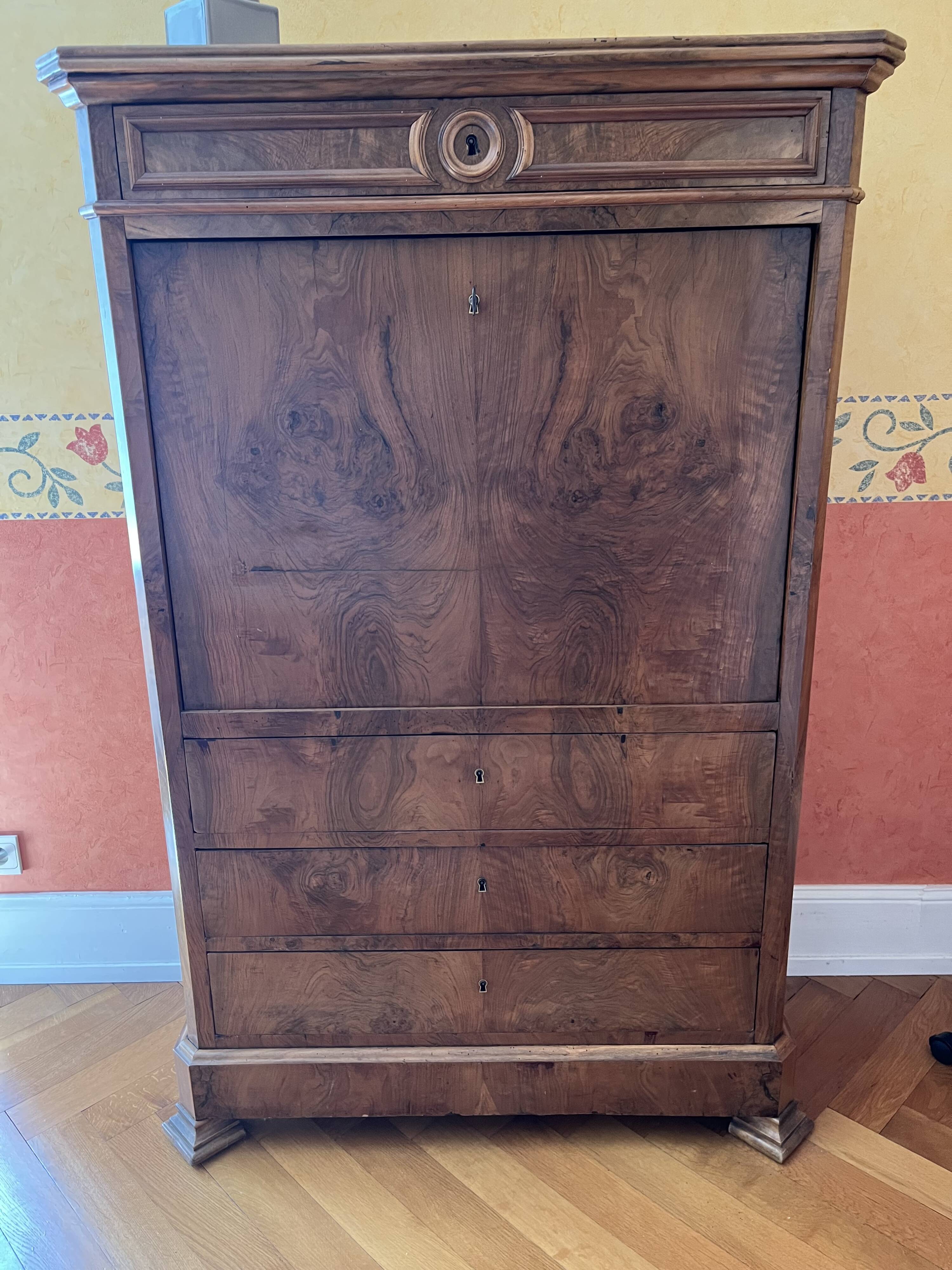 Antique secretary in flamed walnut, Louis-Philippe period.