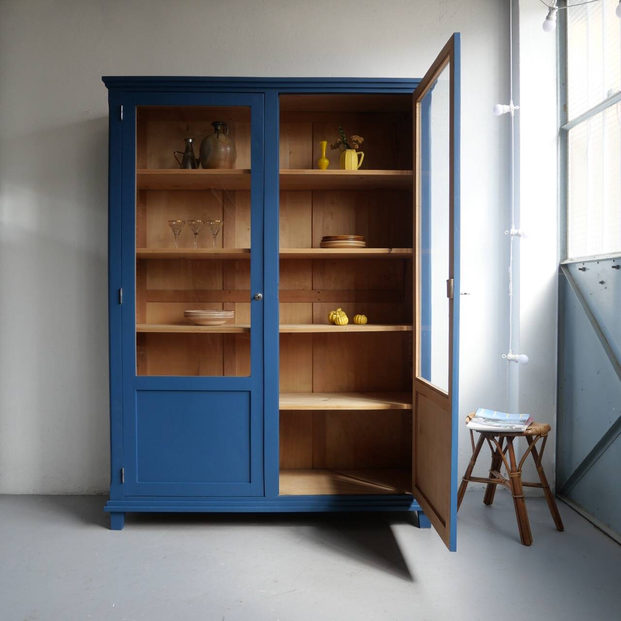 Vaisselier ancien bleu nuit
