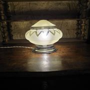Vintage table lamp Globe saucer in frosted yellow glass with a trim.