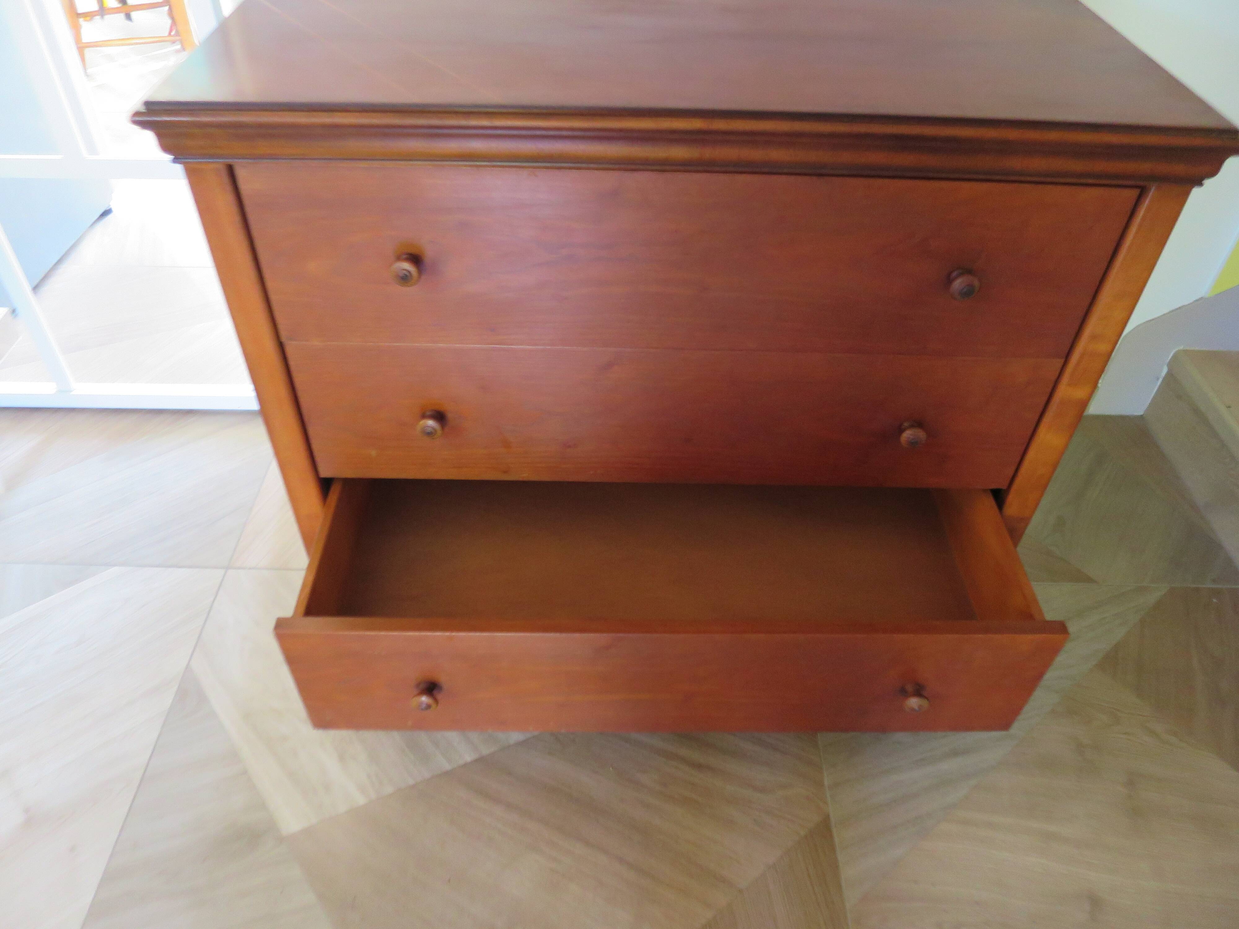 Elegant cherry wood chest of drawers – 3 drawers – 80s