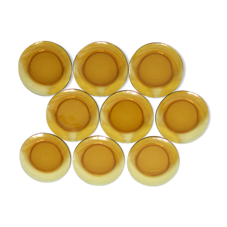 Ensemble de 9 assiettes en verre ambré
