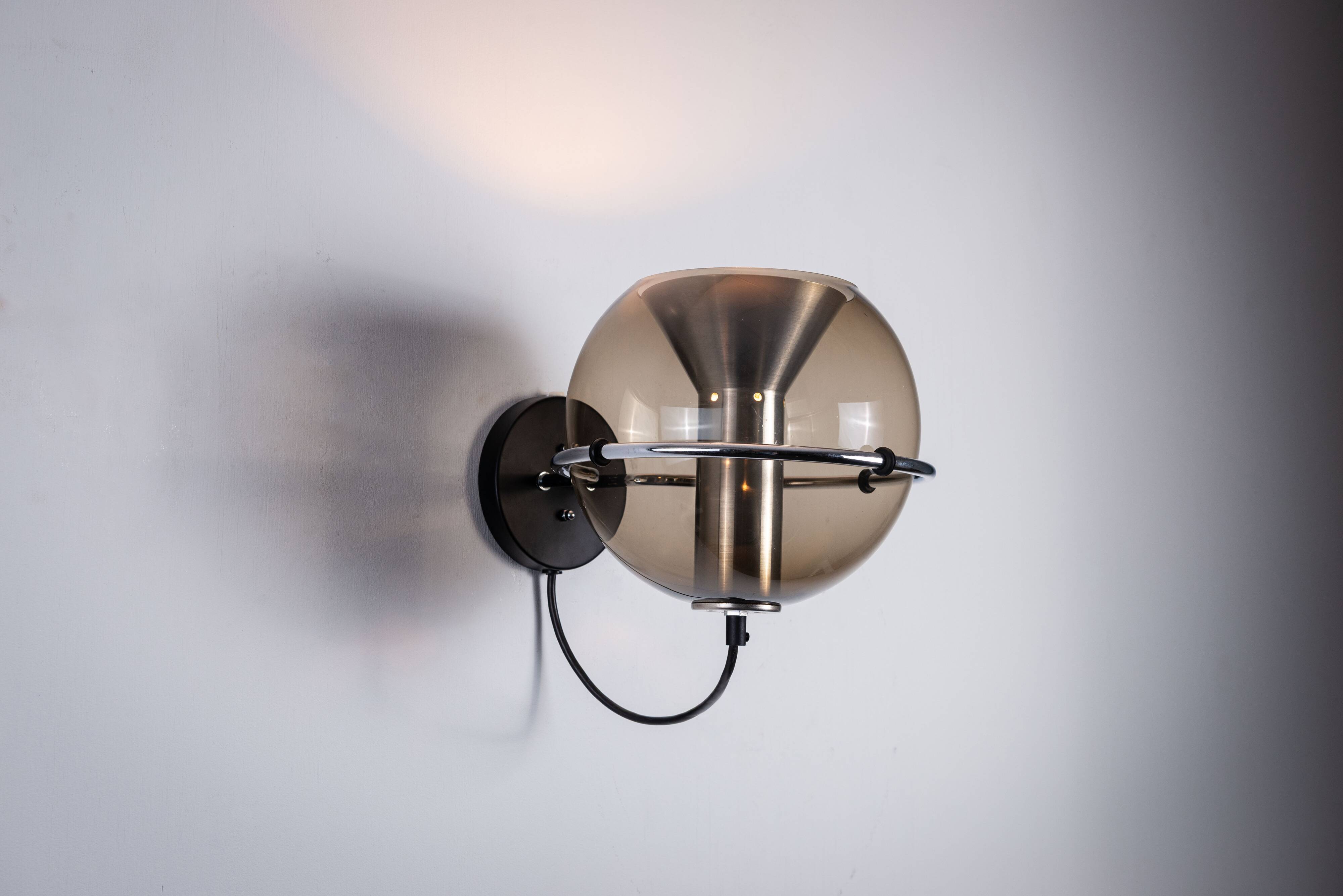 Frank Ligtelijn 'Globe' wall lamp for Raak Amsterdam 1962