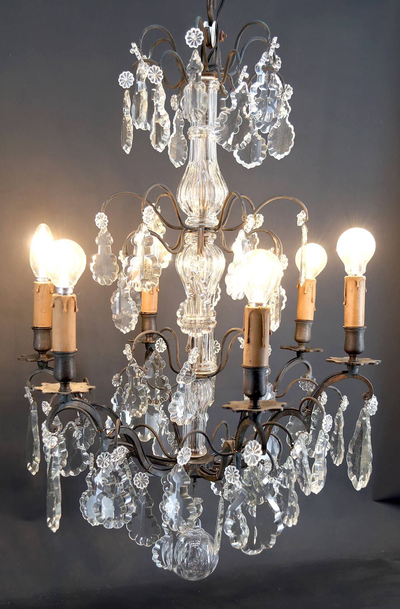 Important lustre cage en bronze, cristal de Baccarat, Style Louis XV, 1900