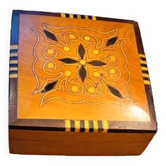 Boîte artisanale en bois marquetée