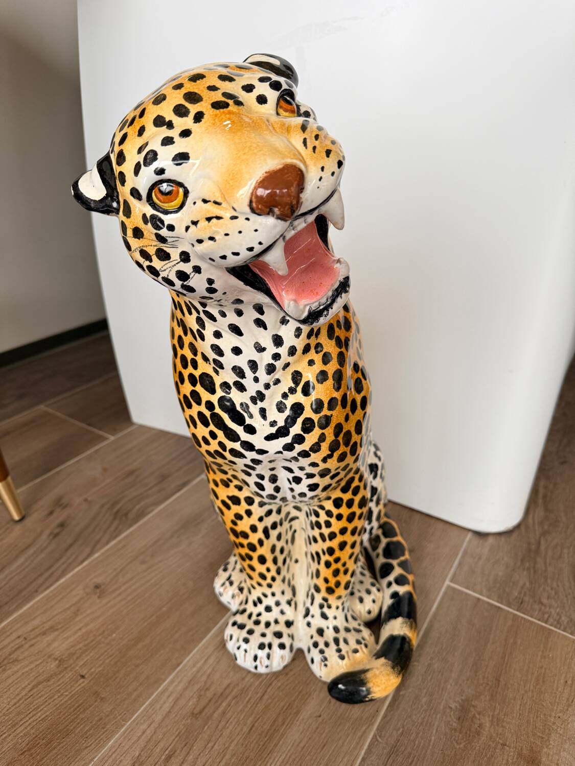 Leopard, Italian sculpture in glazed ceramic.