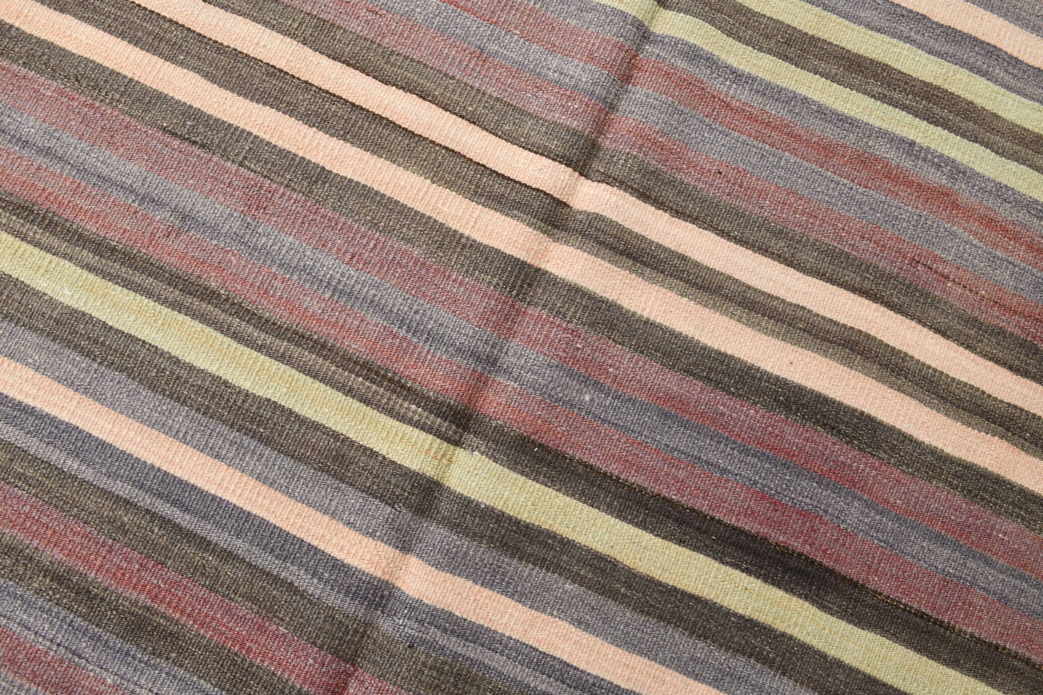 Tapis kilim turc à motifs tribaux géométriques gris et anthracite, 153 x 220 cm