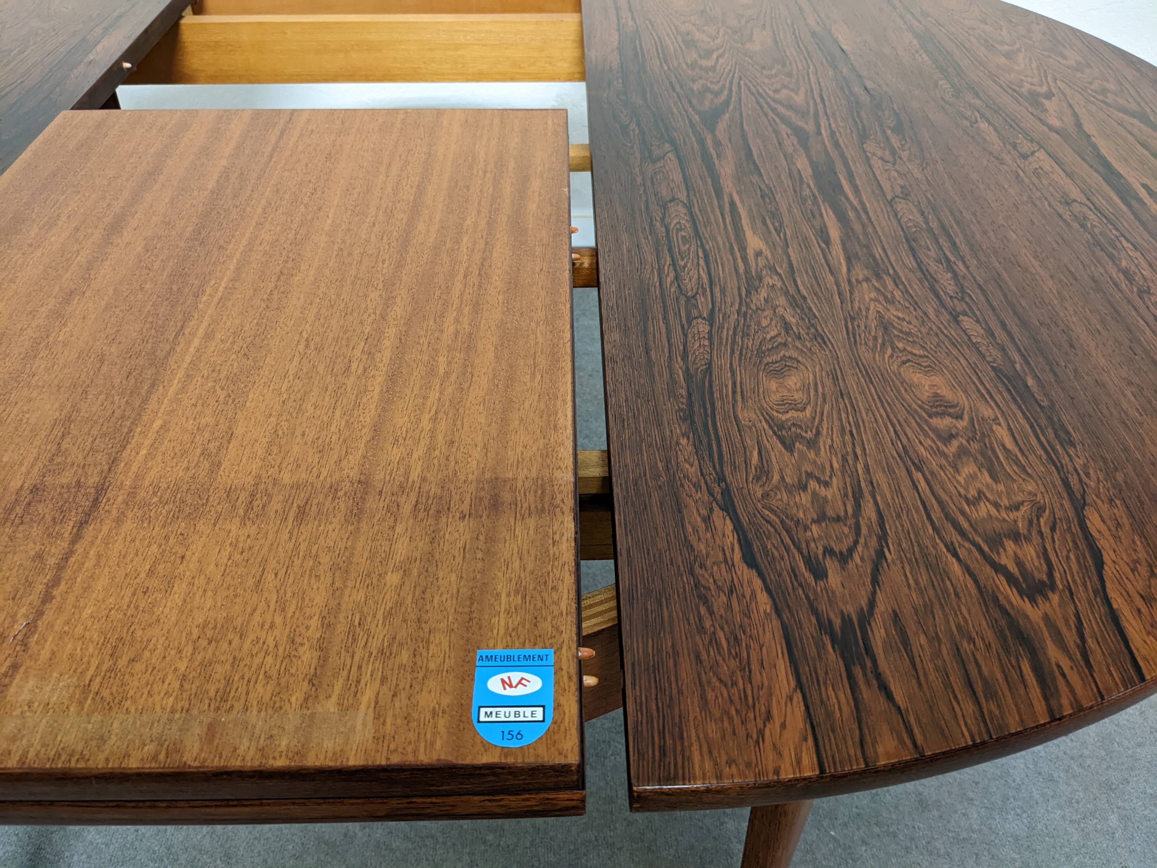 Scandinavian extendable rosewood dining table from the 60s/70s