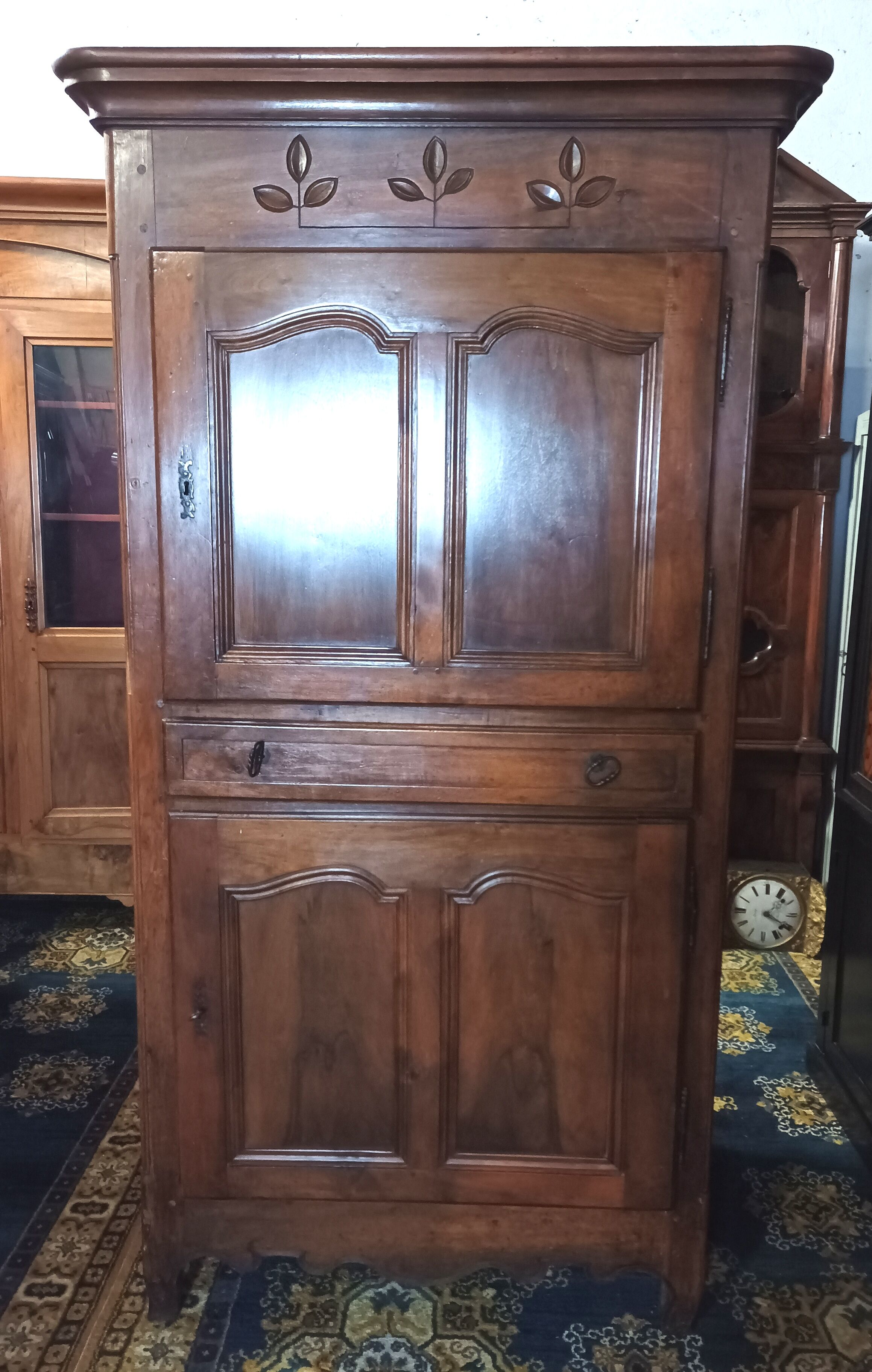 Louis XV standing man in walnut
