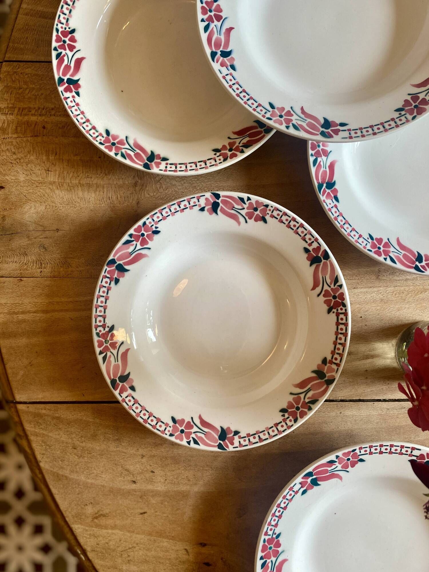 Set of 8 vintage soup plates decorated with pink and black flowers - Saint Amand