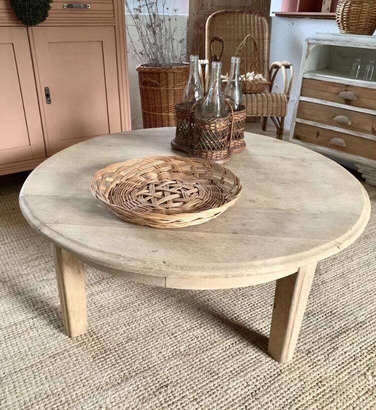 Round coffee table