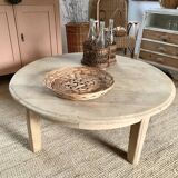 Round coffee table