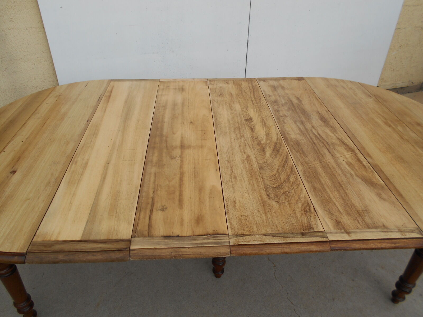 Table 6 legs, solid wood with 4 extensions